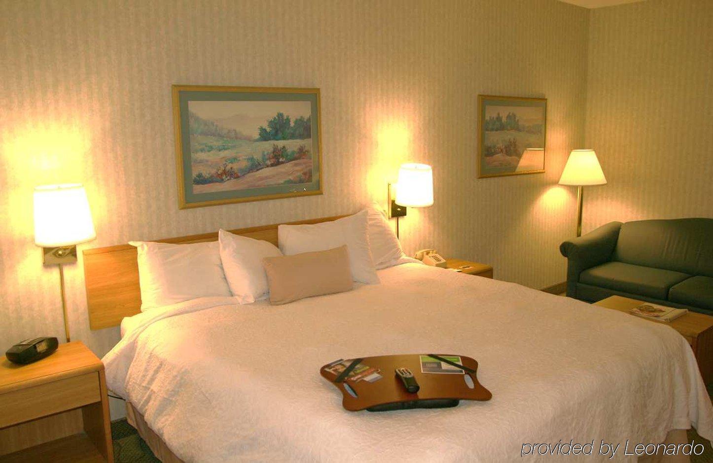 Hampton Inn Cleveland-Westlake Room photo